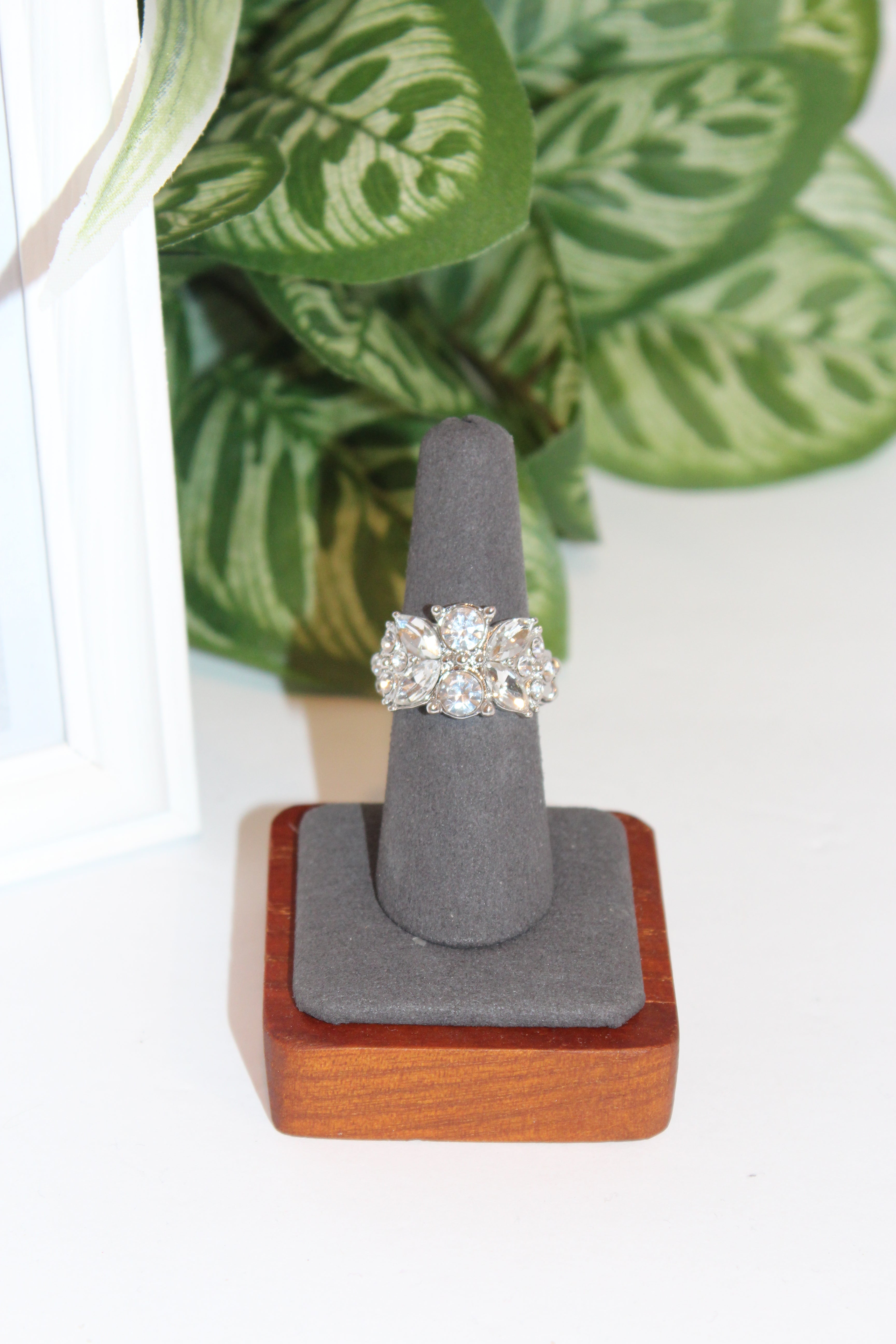 Rings-Radiant Cluster Crystal Ring