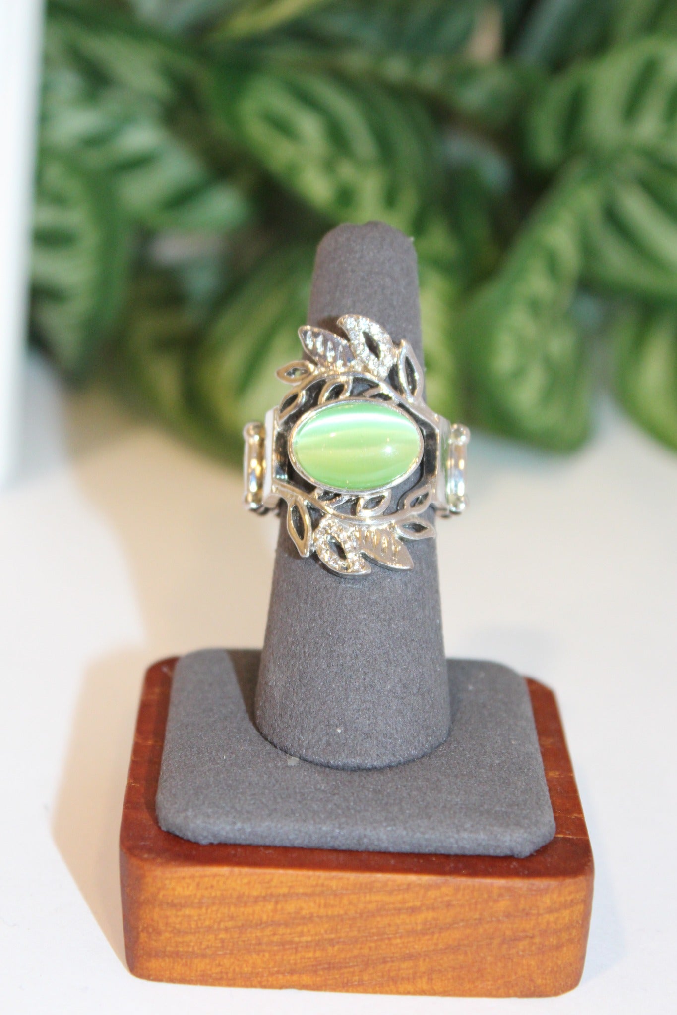 Rings-Elegant Green Gem Leaf Ring