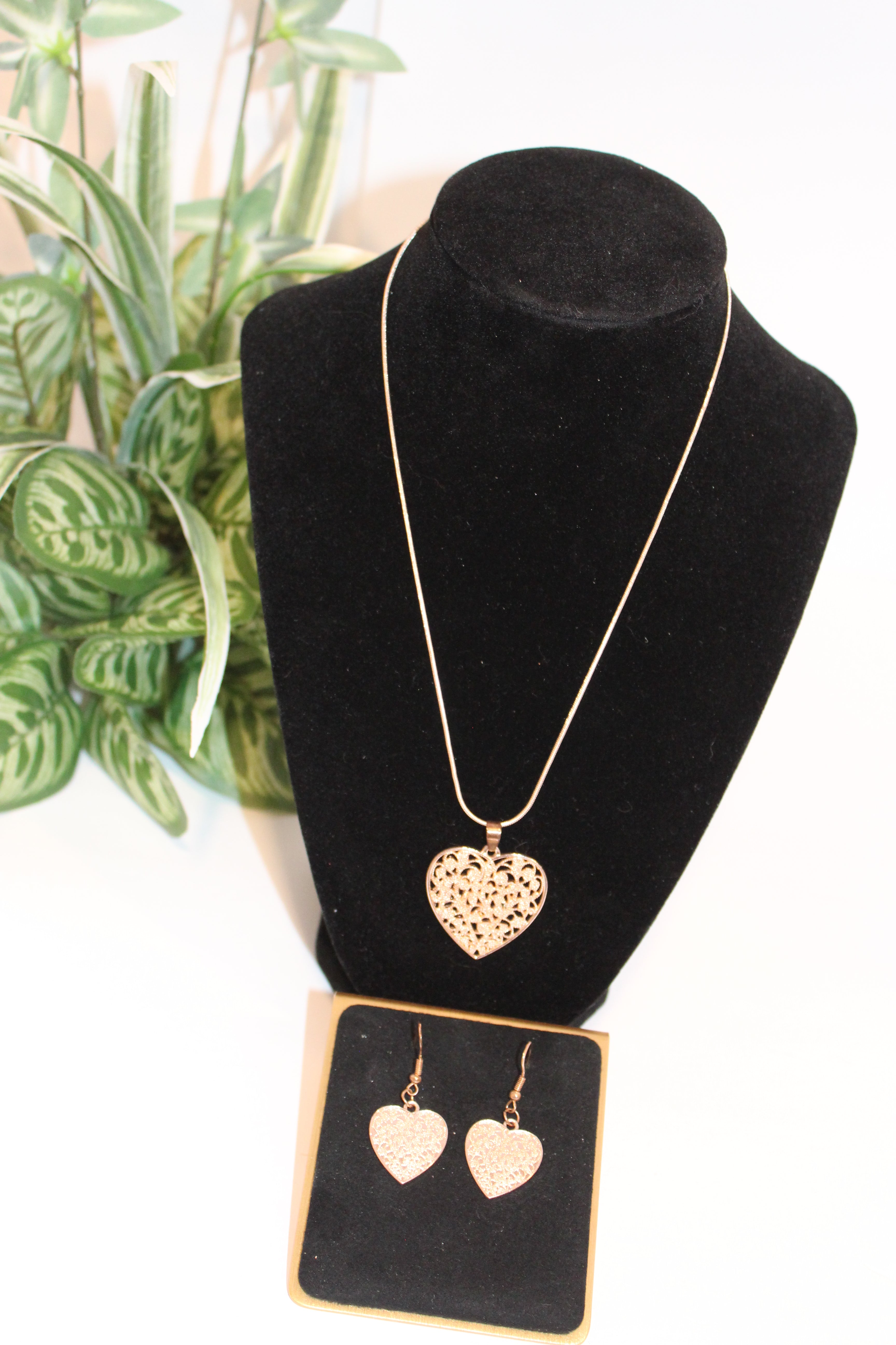 Jewelry Set - Elegant Gold Heart Necklace & Earring Set