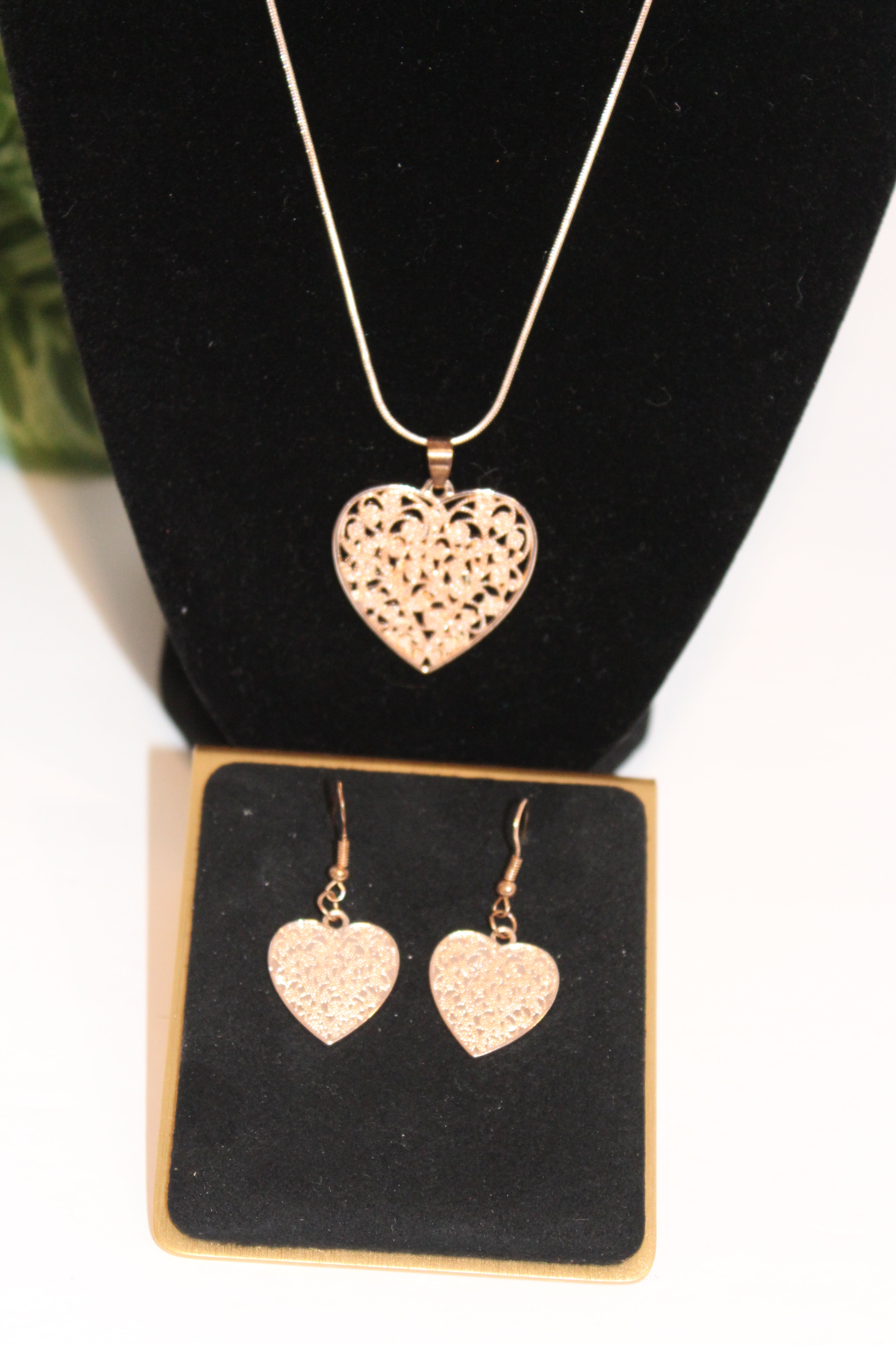 Jewelry Set - Elegant Gold Heart Necklace & Earring Set
